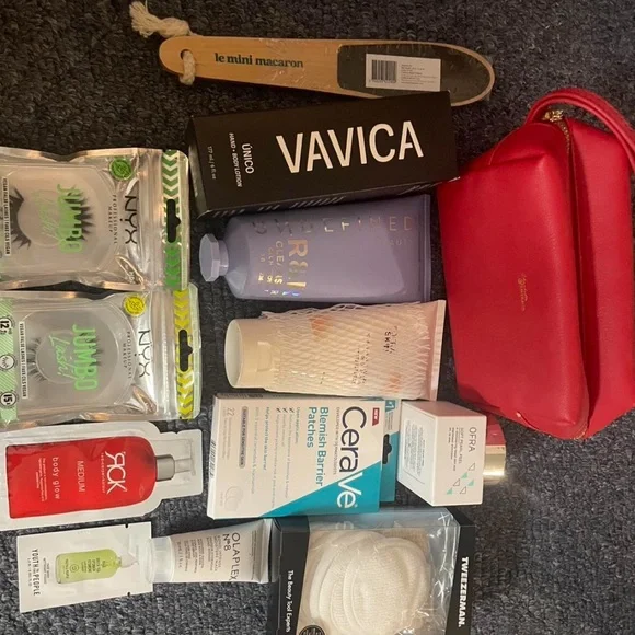 Beauty bundle: makeup, skincare, haircare, and more - Picture 3 of 6